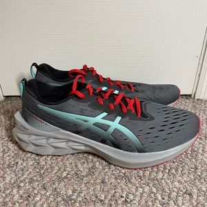 Amazing Condition ASICS Novablast 2
